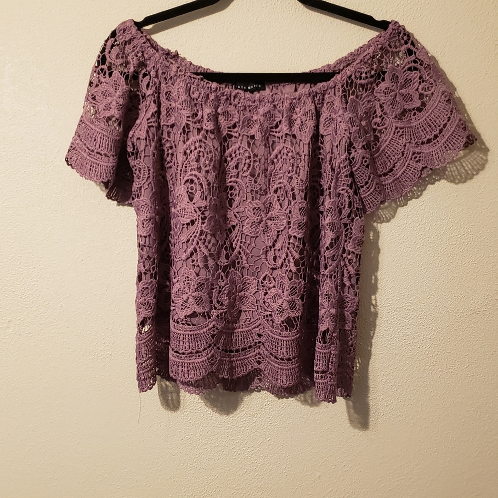 Off shoulder lace shirt